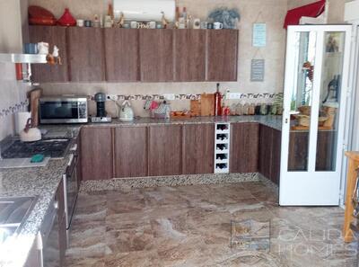 VILLA LUXO: Resale Villa in Arboleas, Almería