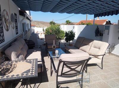 VILLA LUXO: Resale Villa in Arboleas, Almería