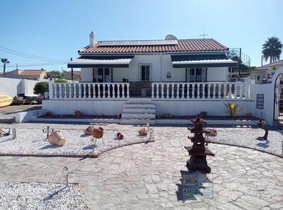 VILLA LUXO: Resale Villa in Arboleas, Almería