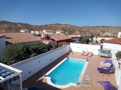 VILLA LUXO: Resale Villa in Arboleas, Almería