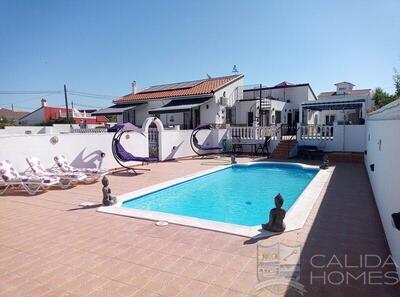 VILLA LUXO: Resale Villa in Arboleas, Almería