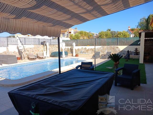 Villa Maisie : Resale Villa for Sale in Arboleas, Almería