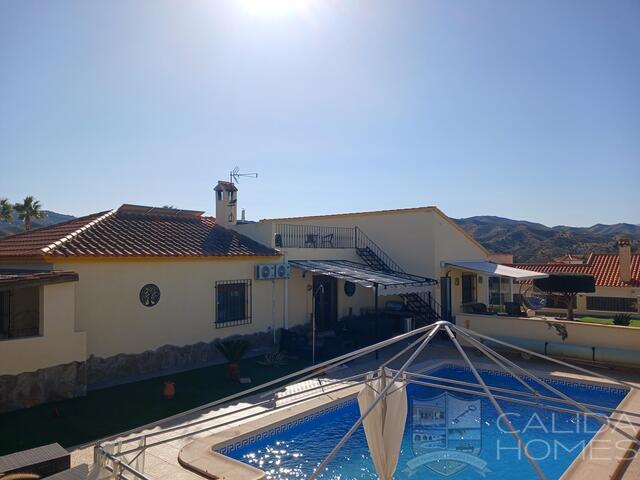 Villa Maisie : Resale Villa for Sale in Arboleas, Almería