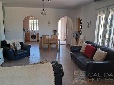 Villa Marigold: Resale Villa in Arboleas, Almería