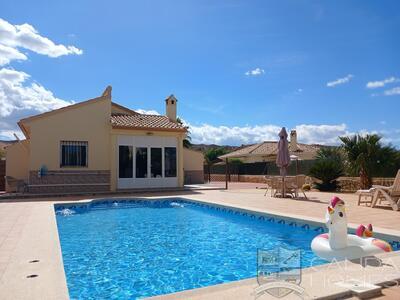 Villa Marigold: Resale Villa in Arboleas, Almería