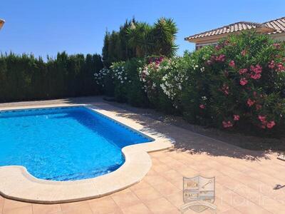 Villa Marigold: Resale Villa in Arboleas, Almería