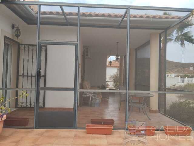 Villa Marlia: Resale Villa for Sale in Arboleas, Almería