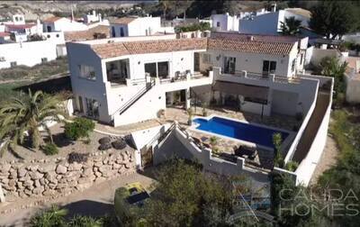 Villa Marvel: Resale Villa in Sorbas, Almería