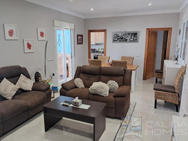 Villa Naranja: Resale Villa for Sale in Los Llanos (Zurgena), Almería