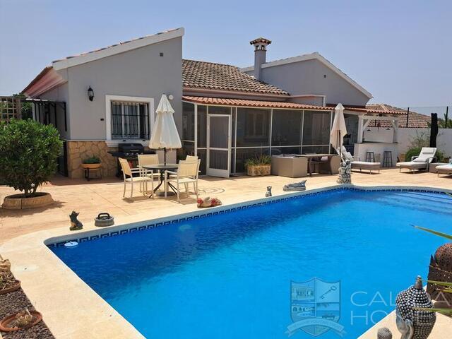 Villa Naranja: Resale Villa for Sale in Los Llanos (Zurgena), Almería