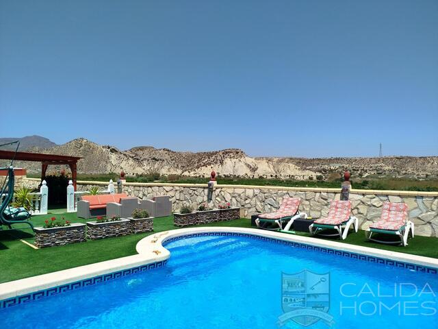 Villa Orange Blossom: Resale Villa for Sale in Arboleas, Almería