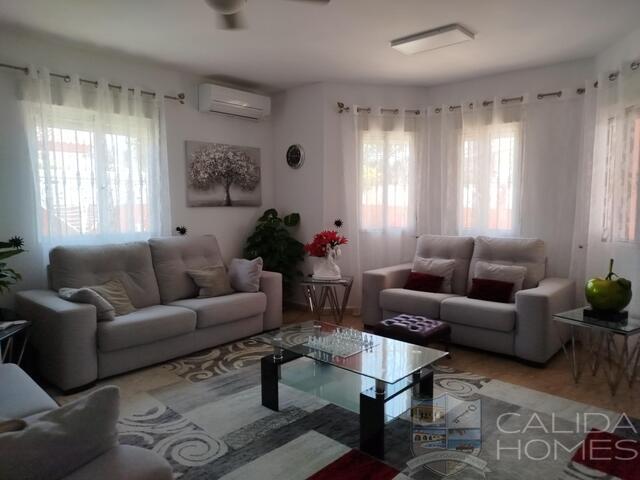 Villa Orange Blossom: Resale Villa for Sale in Arboleas, Almería