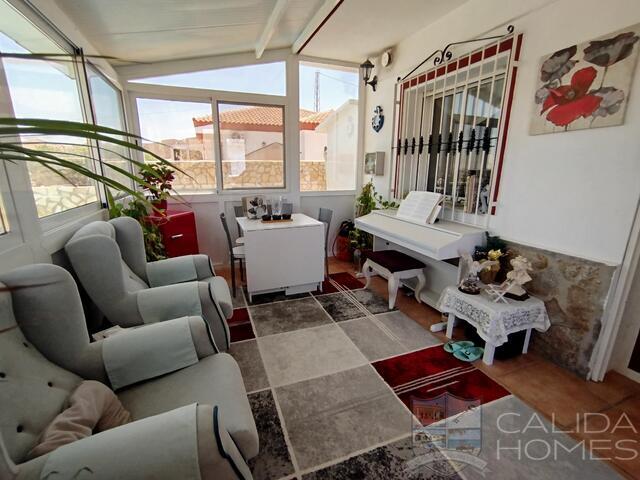 Villa Orange Blossom: Resale Villa for Sale in Arboleas, Almería