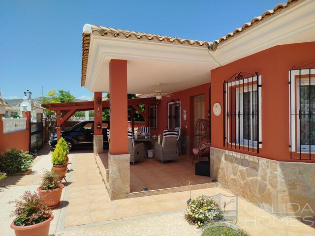 Villa Orange Blossom: Resale Villa for Sale in Arboleas, Almería