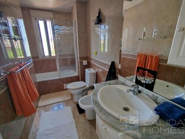 Villa Orange Blossom: Resale Villa for Sale in Arboleas, Almería