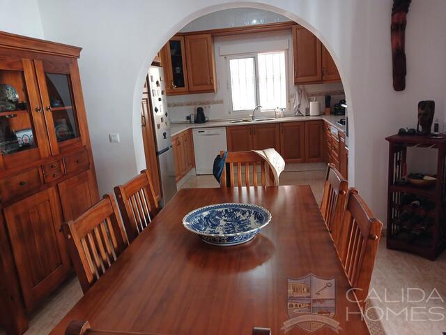 Villa Pura: Resale Villa for Sale in Arboleas, Almería