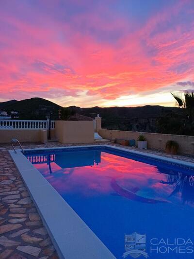 Villa Rumba: Resale Villa in Arboleas, Almería