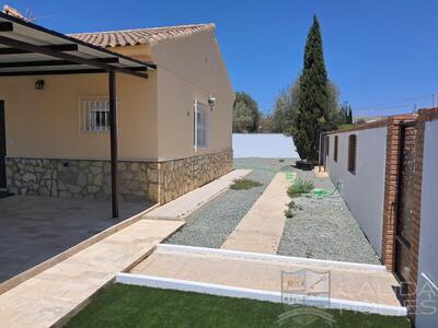 VILLA SAFFRON: Resale Villa in Arboleas, Almería