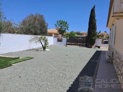 VILLA SAFFRON: Resale Villa in Arboleas, Almería