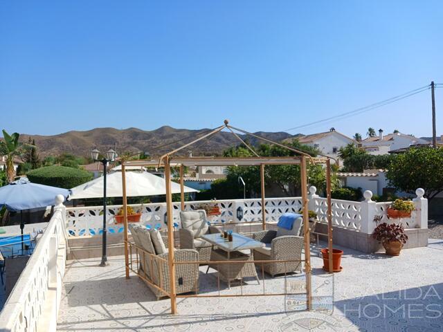 Villa Salsa: Resale Villa for Sale in Arboleas, Almería