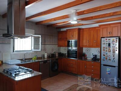 Villa Salsa: Resale Villa in Arboleas, Almería