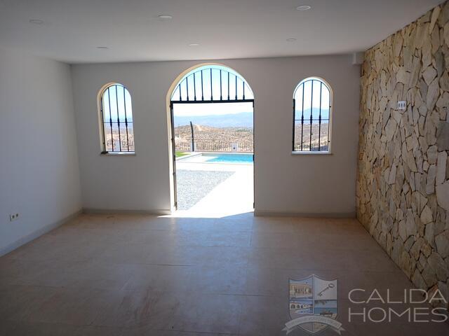 Villa Seclusion: Resale Villa for Sale in Las Pocicas, Almería