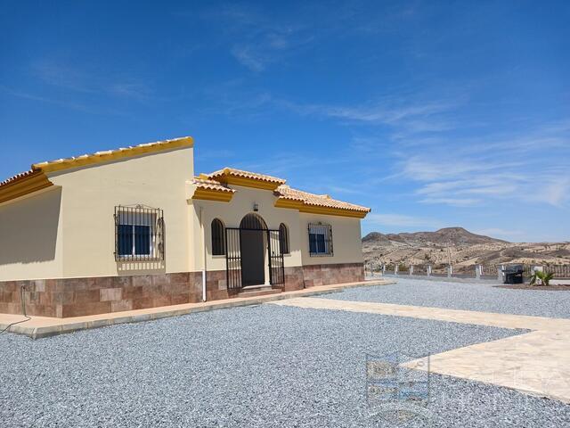 Villa Seclusion: Resale Villa for Sale in Las Pocicas, Almería