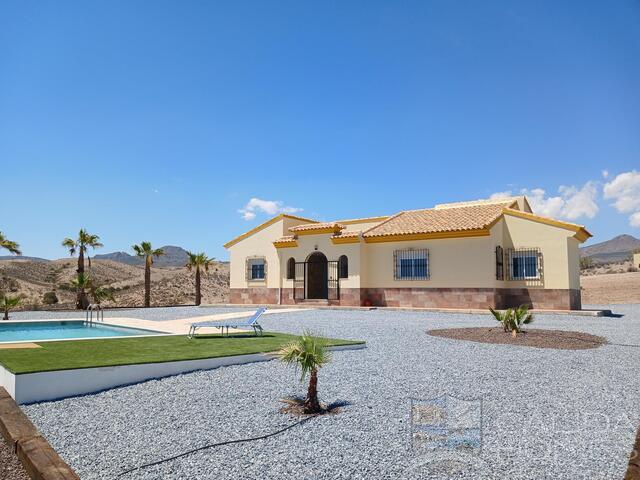 Villa Seclusion: Resale Villa for Sale in Las Pocicas, Almería