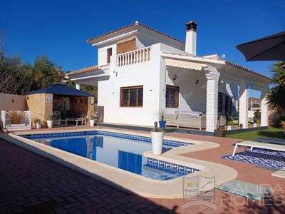 Villa Serene: Resale Villa in Arboleas, Almería