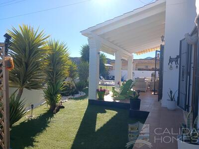 Villa Serene: Resale Villa in Arboleas, Almería