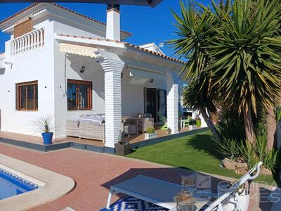 Villa Serene: Resale Villa in Arboleas, Almería