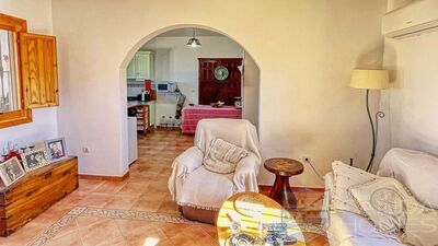 Villa Star: Resale Villa in Arboleas, Almería