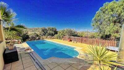 Villa Star: Resale Villa in Arboleas, Almería