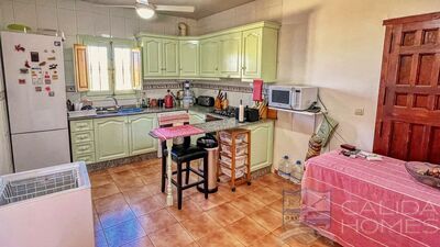 Villa Star: Resale Villa in Arboleas, Almería