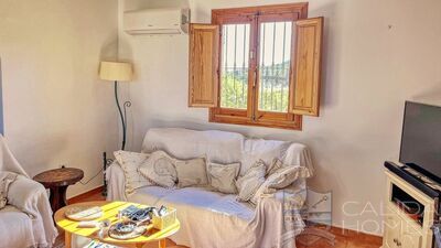 Villa Star: Resale Villa in Arboleas, Almería