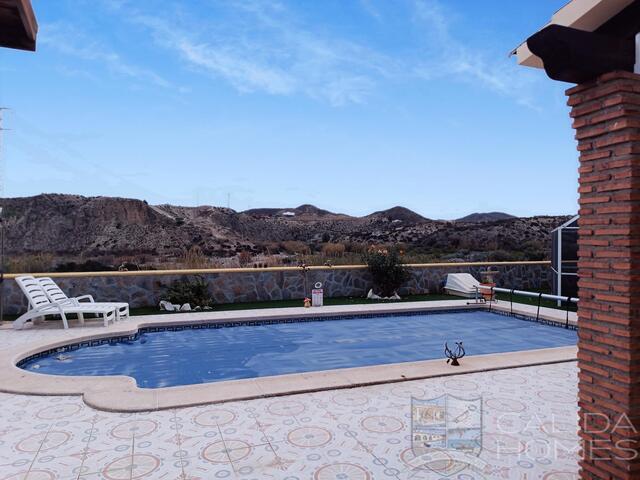 Villa Vista Bueno: Resale Villa for Sale in Arboleas, Almería