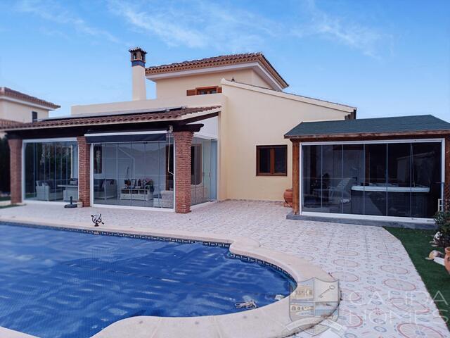 Villa Vista Bueno: Resale Villa for Sale in Arboleas, Almería