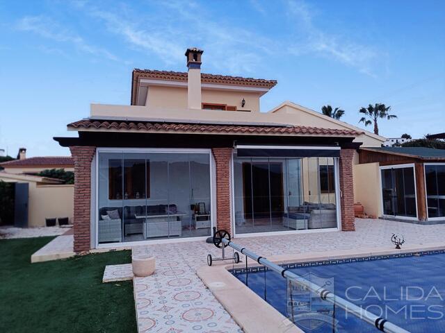 Villa Vista Bueno: Resale Villa for Sale in Arboleas, Almería