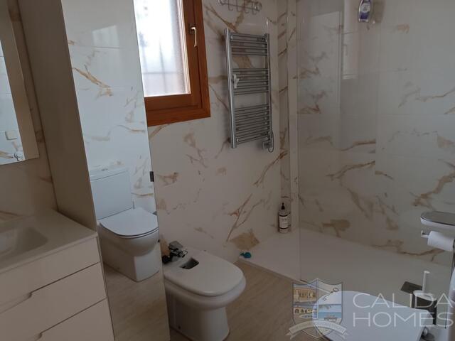 Villa Vista Bueno: Resale Villa for Sale in Arboleas, Almería