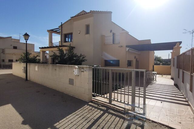 Villa Willmas : Resale Villa for Sale in Sorbas, Almería