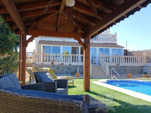 Villa Xanadu: Resale Villa for Sale in Albox, Almería